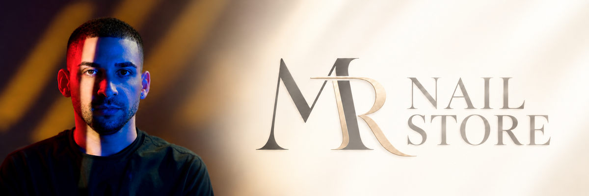 Manuel a la izquierda y el logo de MR NailStore a la derecha